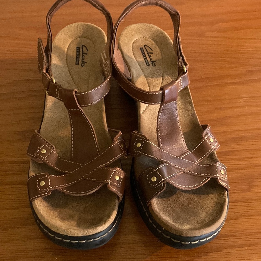 Clark’s women’s British Tan size 9.5 open toe 2” wedge sandals; preowned
